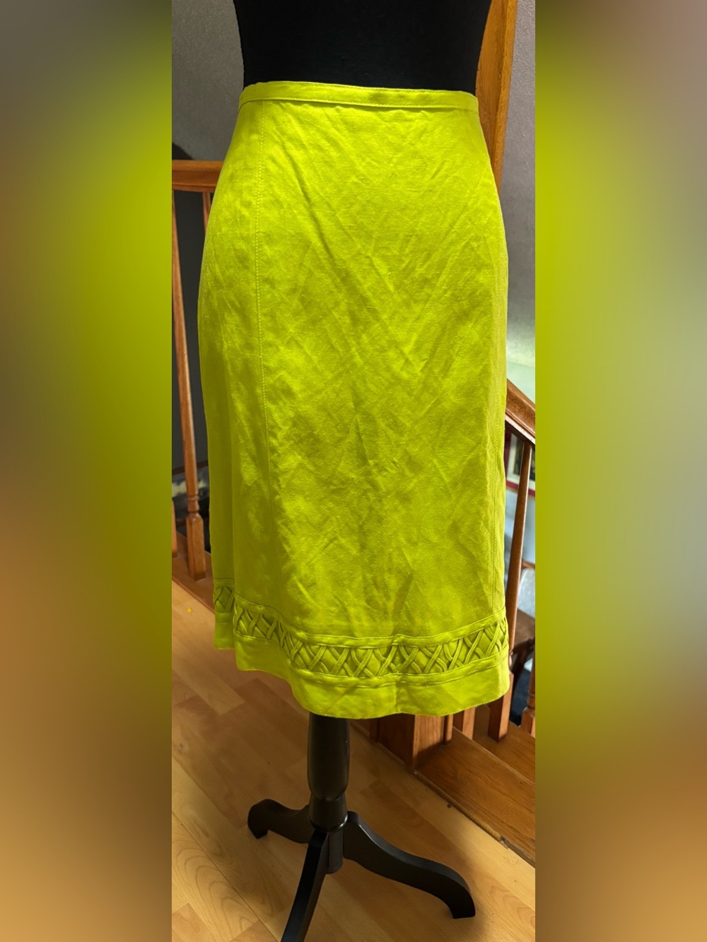 Women’s elegant lime green straight style knee-length skirt “NWT”